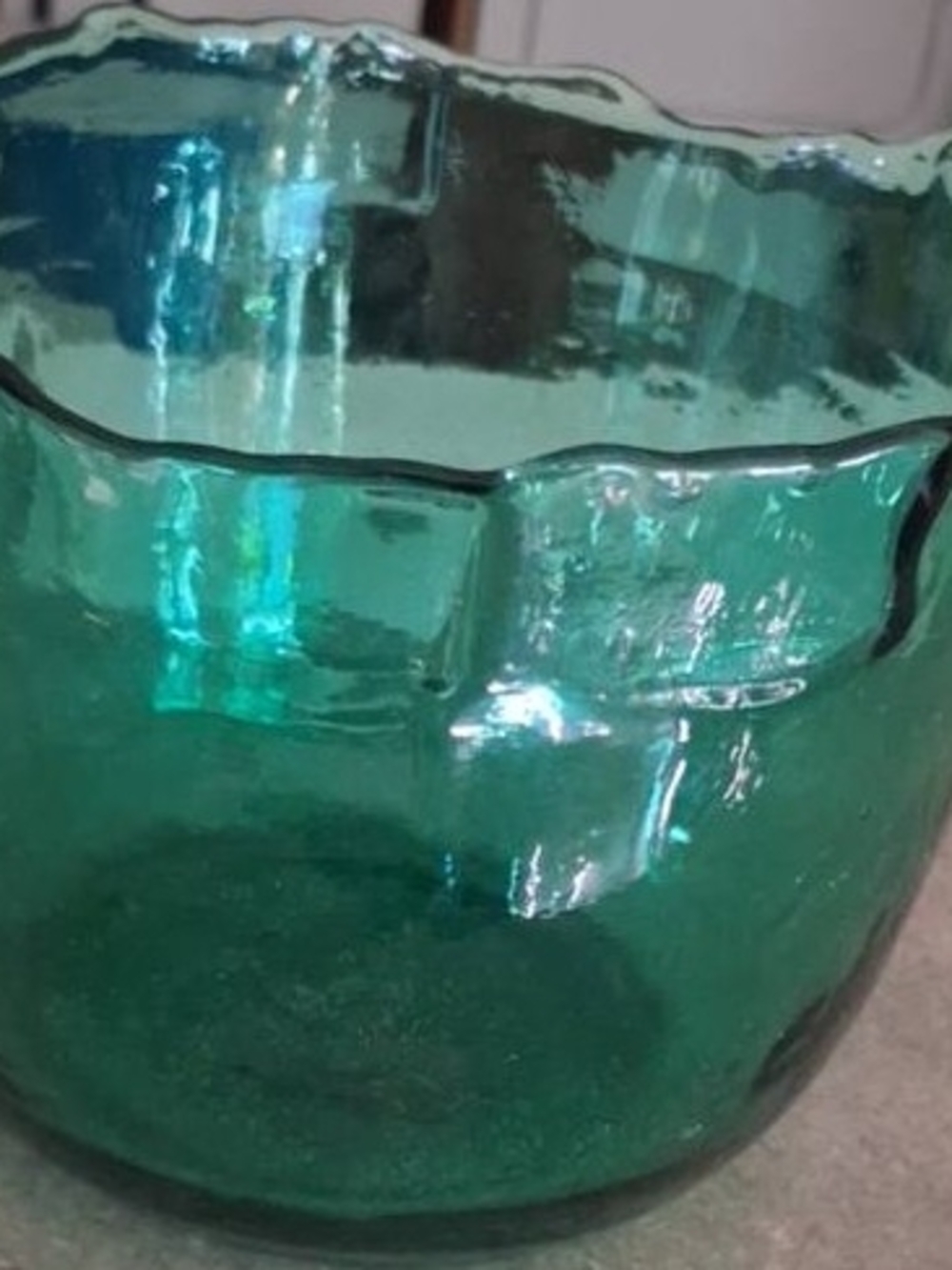 Blenko Style Hand-Blown Emerald Green Ruffled Bowl / Vase